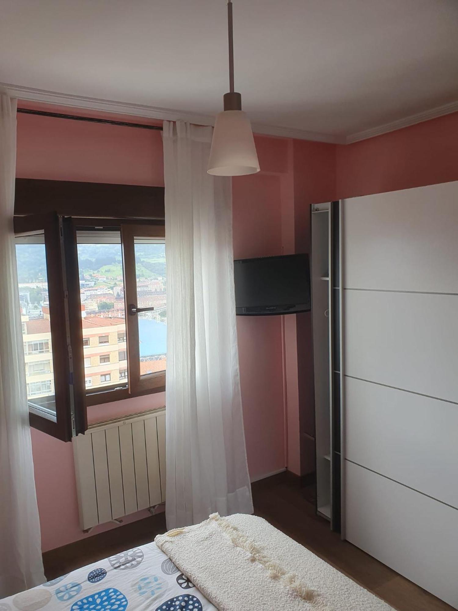 Vistas Monte Naranco Apartamento Con Parking 5Euros Al Dia Oviedo Eksteriør bilde